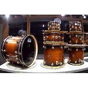 DW Collector s Honey To Ebony Gold Hardware SSC Maple 7 Piece Drumset