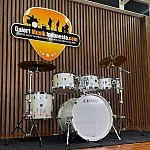 Yamaha Absolute Hybrid Maple PWH Drum Kit with Hardware, Polar White