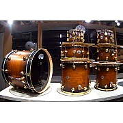 DW Collector's Honey To Ebony Gold Hardware SSC Maple 7 Piece Drumset