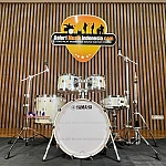 Yamaha Absolute Hybrid Maple PWH 5 Piece Drum Set with Hardware, Polar White