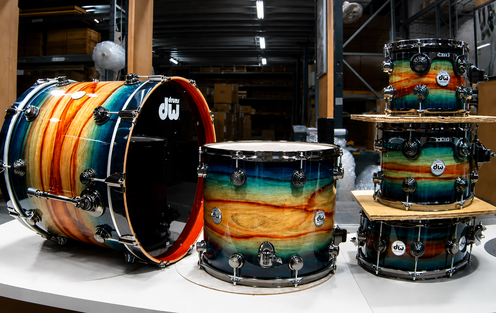 DW Collectors SonicPly Natural Quick Royal Blue Burst over Horizontal Padauk 5 Piece Drumset DW Collector's SonicPly Natural Quick Royal Blue Burst over Horizontal Padauk 5 Piece Drumset - Gambar 1